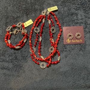 New Premier Designs matching necklace, bracelet and earrings set.